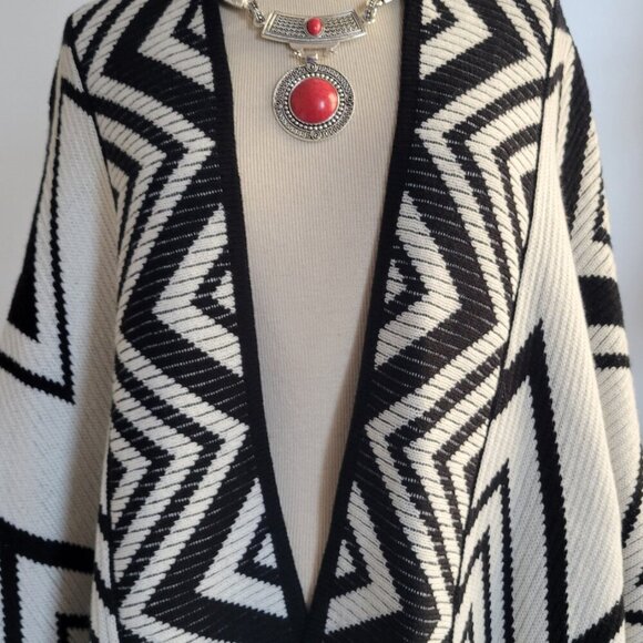 Chico’s Flowy Fringe Poncho Wrap Sweater – White & Black, One Size - Picture 4 of 16